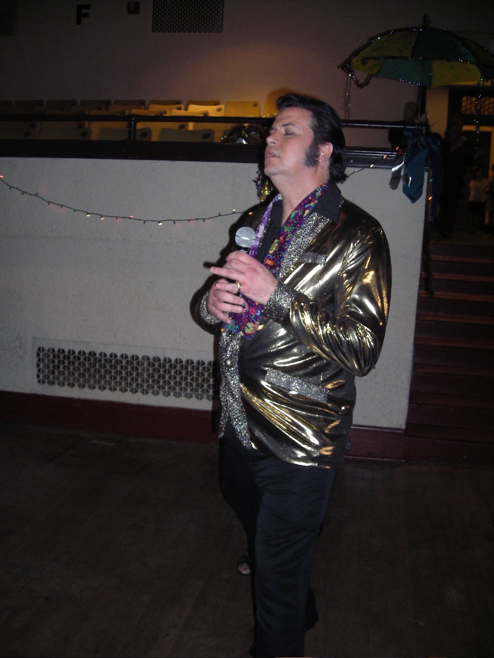 [elvis.JPG]