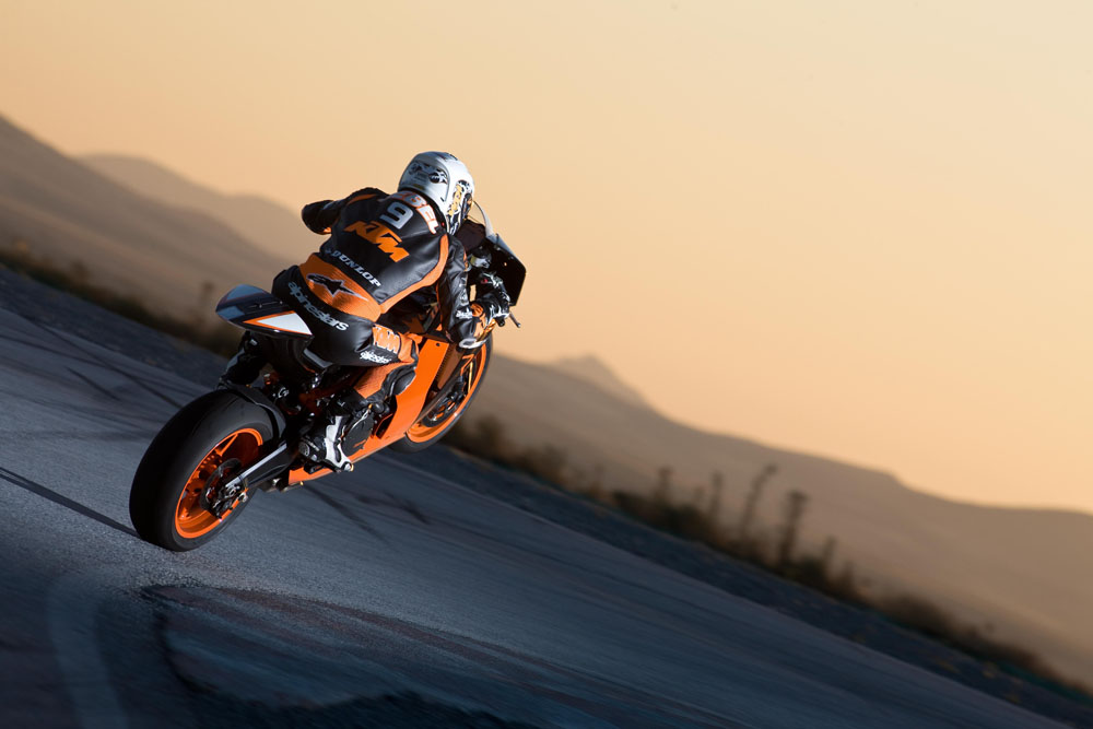 KTM r8