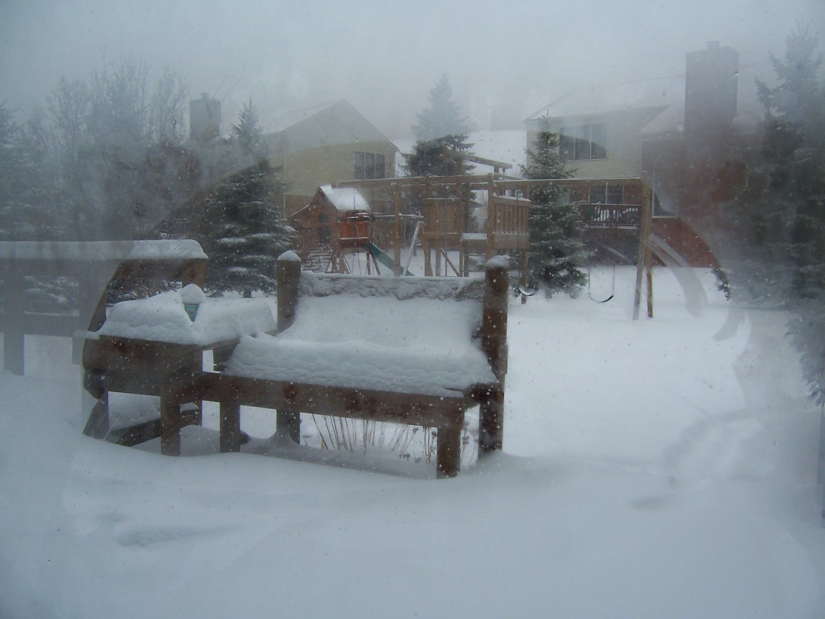 [2005-12-15+lots+of+snow.jpg]