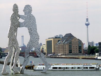 Molecule men