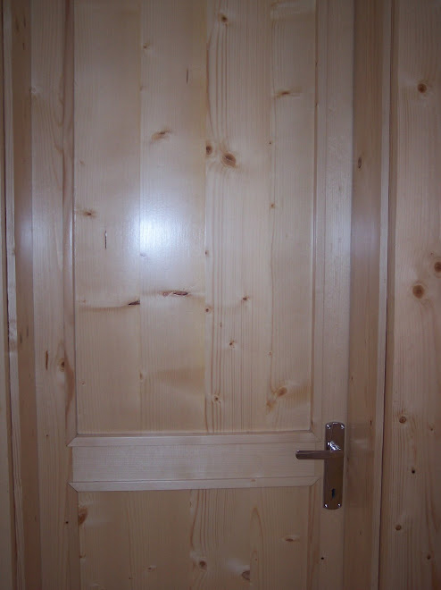 die Türen aus Tannenholz,usile din lemn de brad...