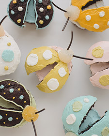[bug+cupcakes.jpg]