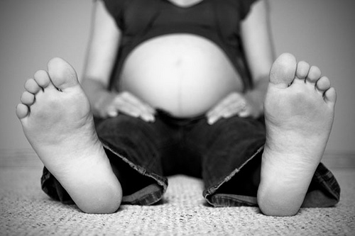 [pregnantfeet.jpg]