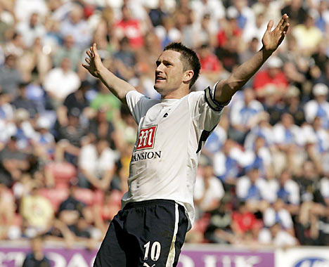 West Ham signs Robbie Keane