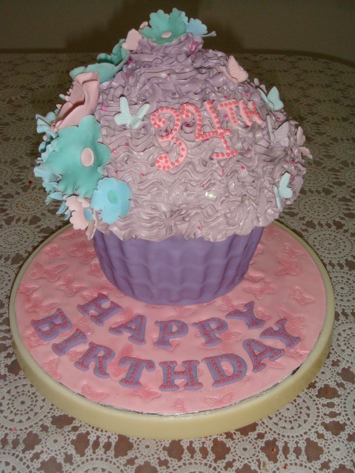 CitsCakes Large cupcake cake