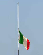bandiera_a_mezzasta.jpg