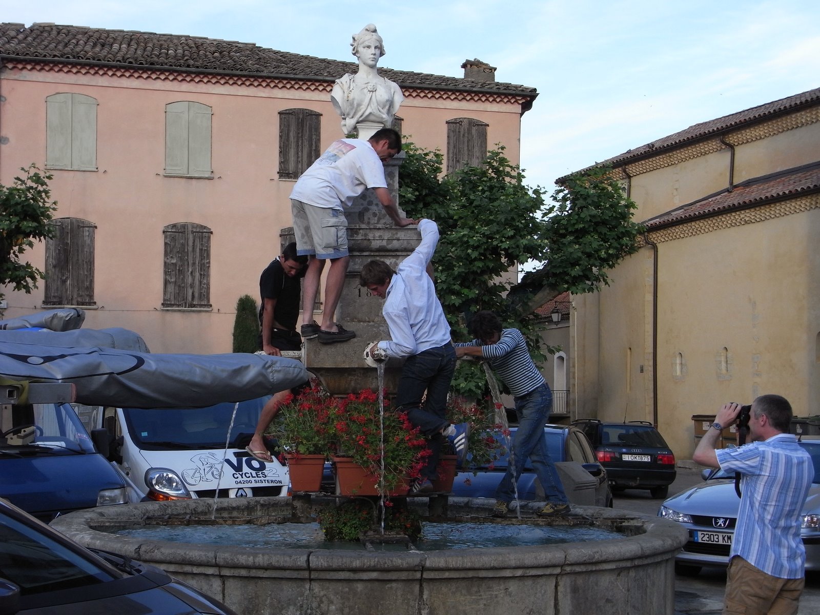 [R0012374.JPG]