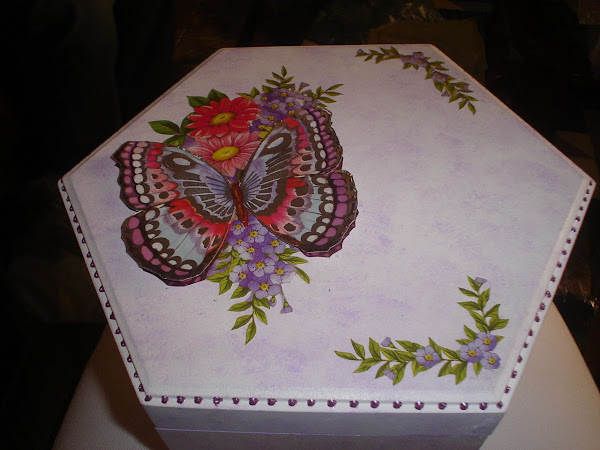 Porta Jóia Sextavado 2 andares borboleta - R$ 45,00