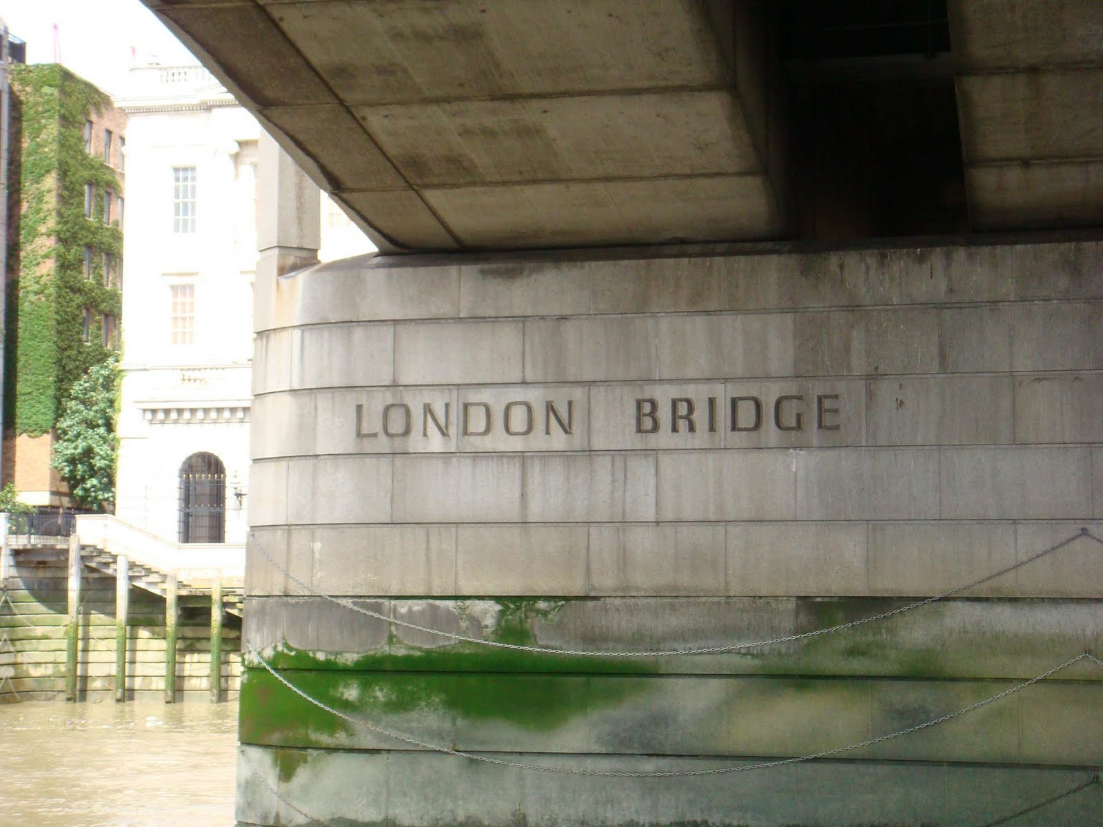 [london_bridge.JPG]