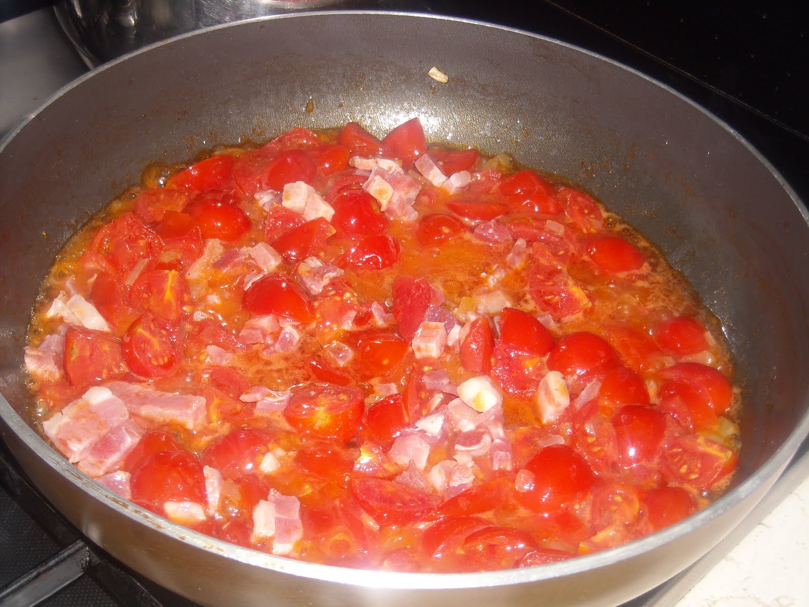SPAGHETTI CON POMODORINI E PANCETTA da Le ricette di Lella su