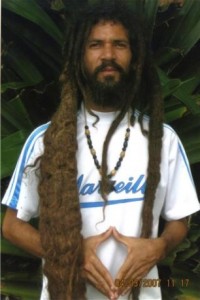 [sidney-em-gesto-200x300.jpg]