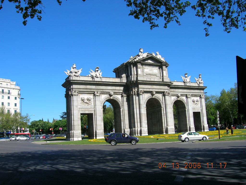 [Puerta+de+Alcala.JPG]