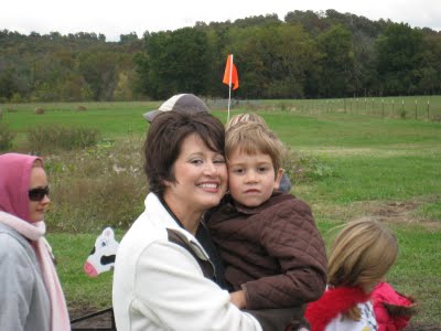 [Taylor+and+Mom+-+corn+maze.JPG]