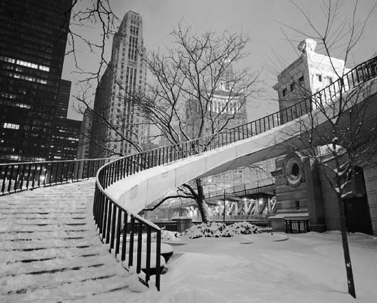 [chicago-stairway-snow-night-382603.jpg]
