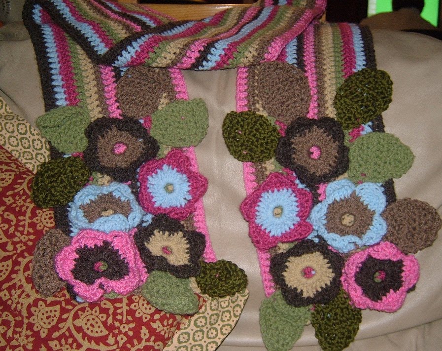 Crocheted Scarves: Pt. 2 "Vogue Knitting" on the Go: Amazon.co.uk