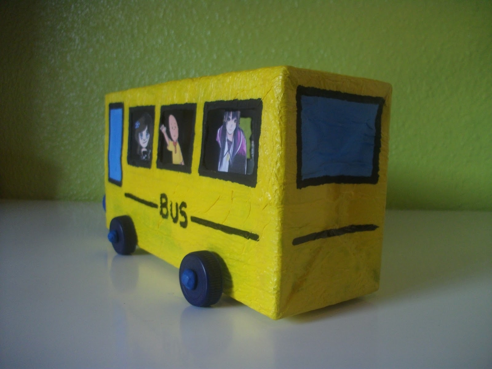 Crazy Butterfly: CAJA DE PIEZAS ENCAJABLES Y AUTOBÚS