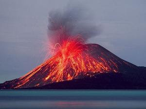 Ruang Info | Krakatau Keluarkan Gas Racun, Suhu Laut Naik