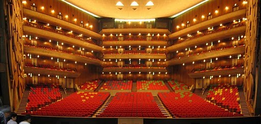 [Hall_at_Tokyo_Bunka_Kaykan.JPG]