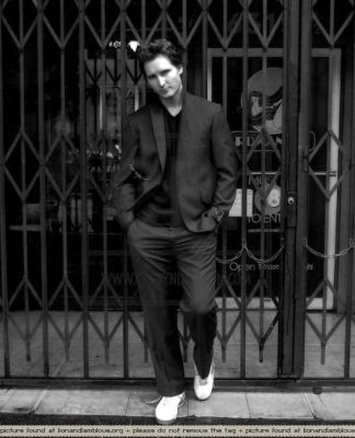 Peter Facinelli (Carlisle Cullen) Peter+Facinelli+LA+DirectA