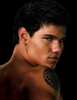 The Twilight Sisterhood: Shirtless & Tattooed Taylor Lautner The Twilight Sisterhood: Shirtless & Tattooed Taylor Lautner