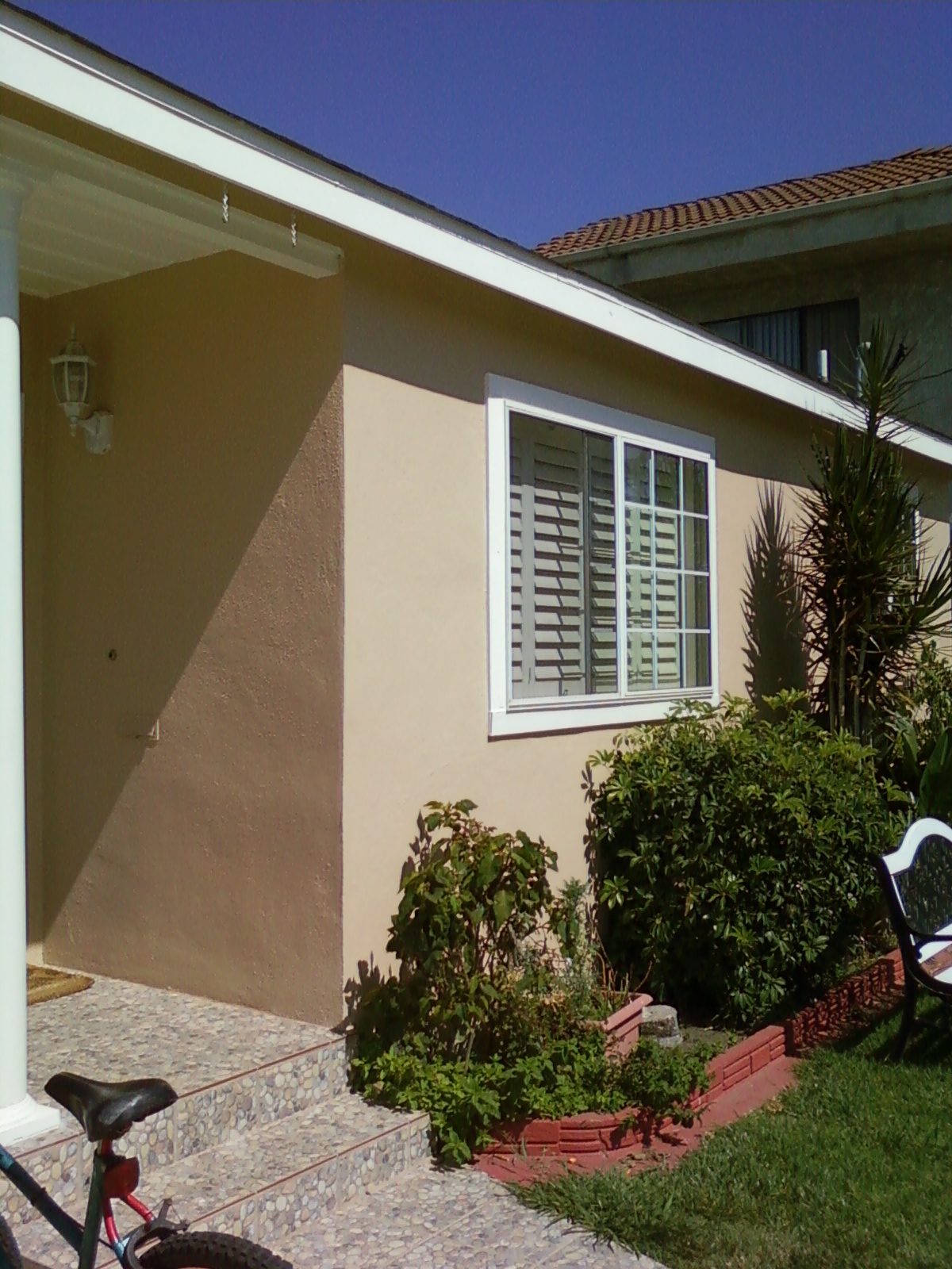 Casa pintada por fuera | Barrera's Construction