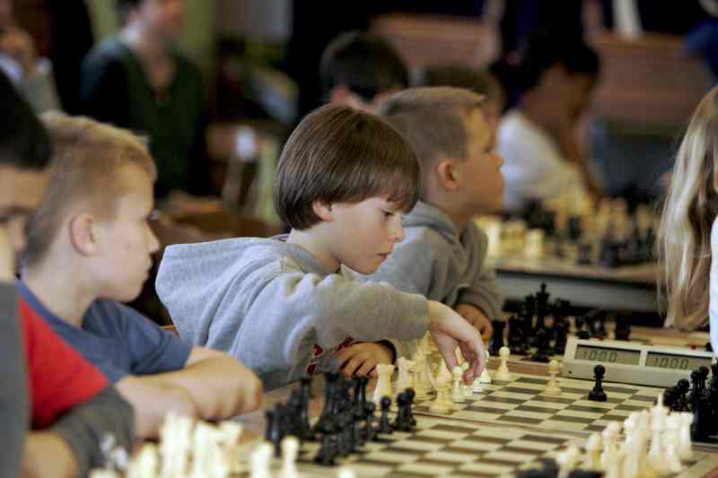 [chess_T9H1063_037_19-sm.jpg]