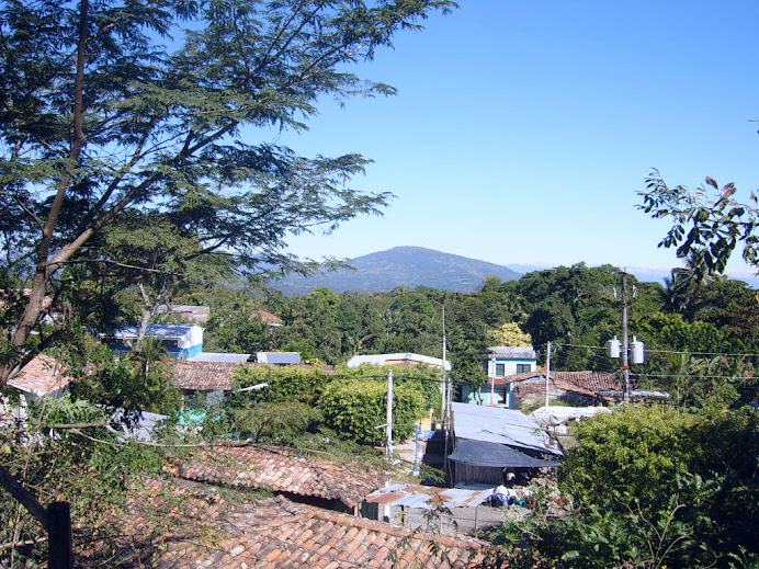 el cerro de tecomatepe visto desde el campanario