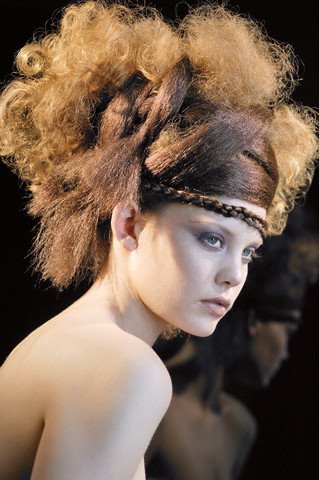 [Fashion_Hairstyles.jpg]