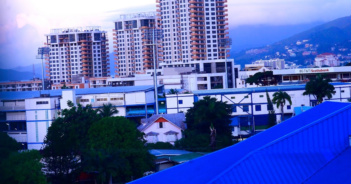 ALVANGUARD PHOTOGRAPHY (2009): One Woodbrook Place: Multi-Million