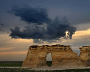 Showcasing cool pictures of clouds that look like things (cloud dragon)