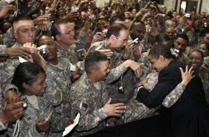 [obamahuggingasoldier.jpg]