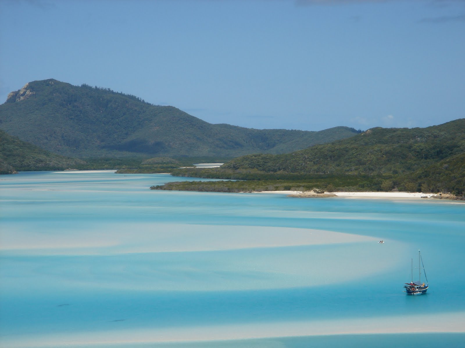 [WhitsundayIslandBeach.JPG]