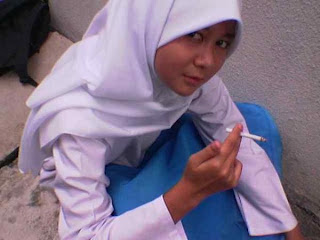 jilbab merokok Kumpulan Foto Bugil Telanjang Wanita Berjilbab 2013