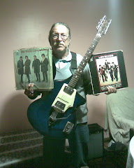 Mi viejo, con su viola y sus discos Hoy.