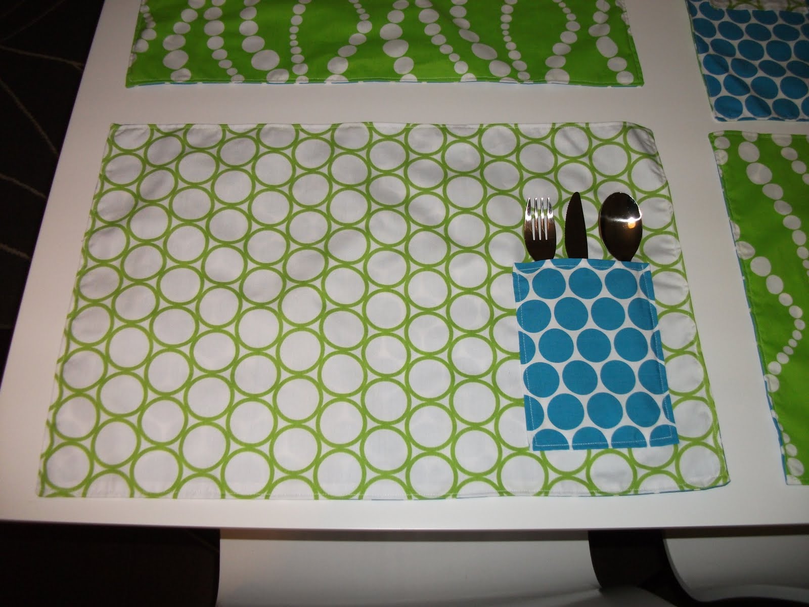 Action Girl ! Welkom, kussens en placemats