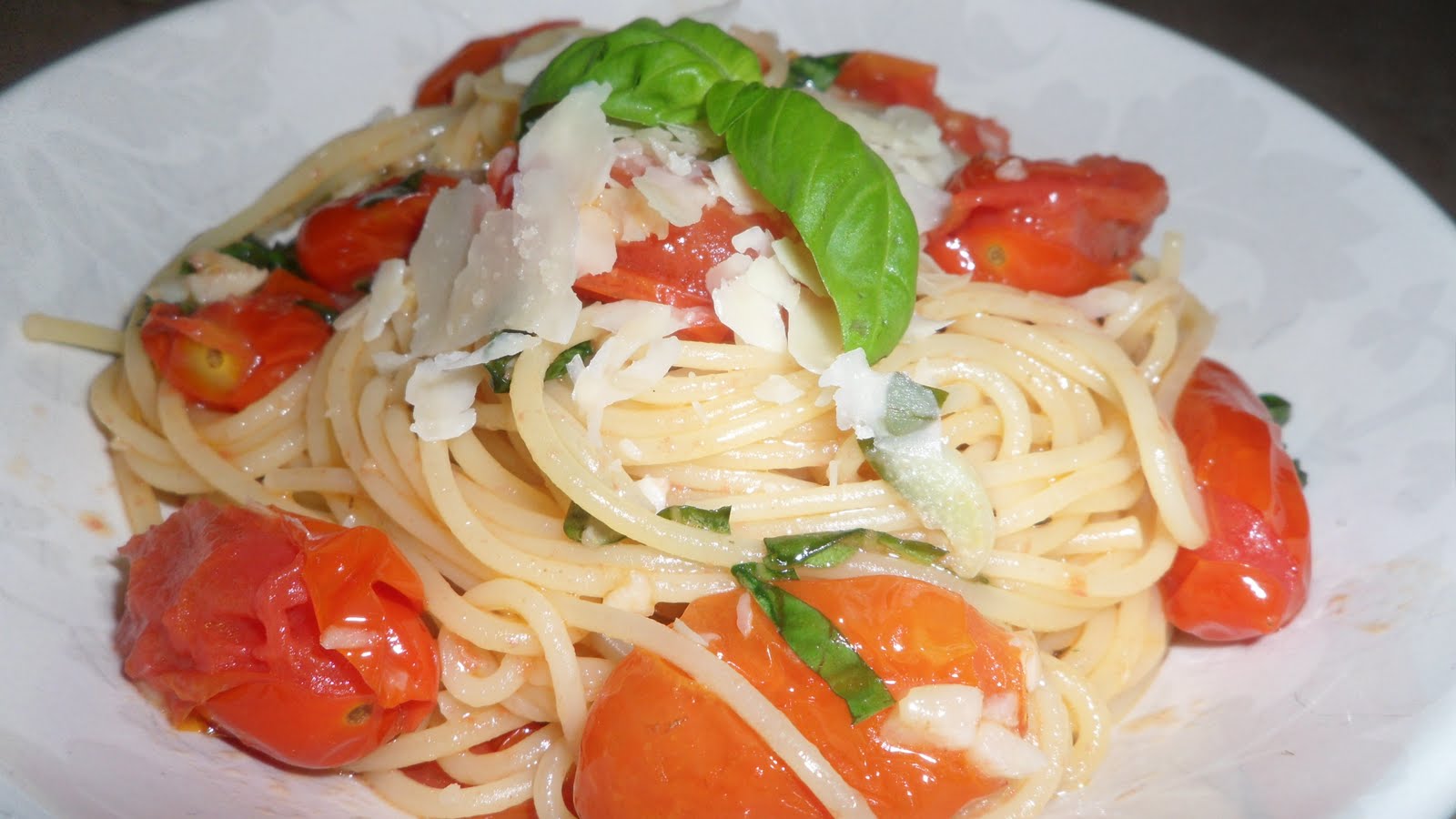 Bhibik ya NehNeh Cherry Tomato Pasta Aglio Olio