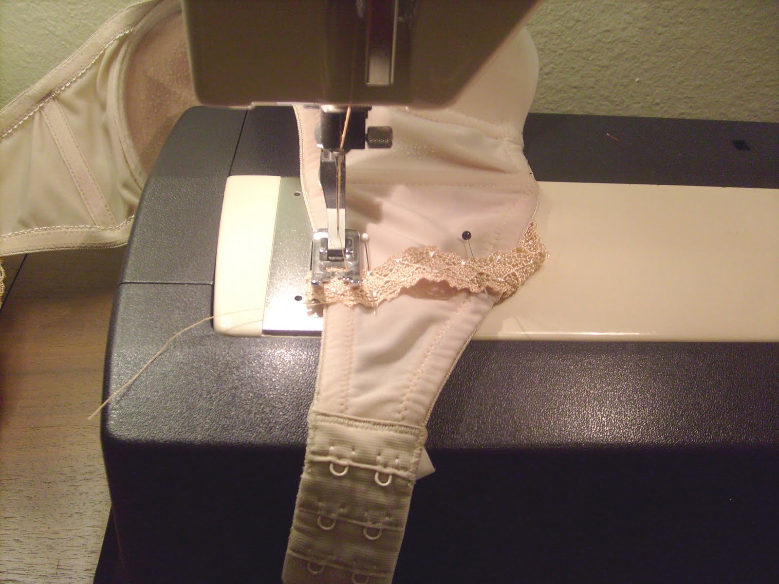 Pretty bra straps? A crazy tutorial / Create / Enjoy