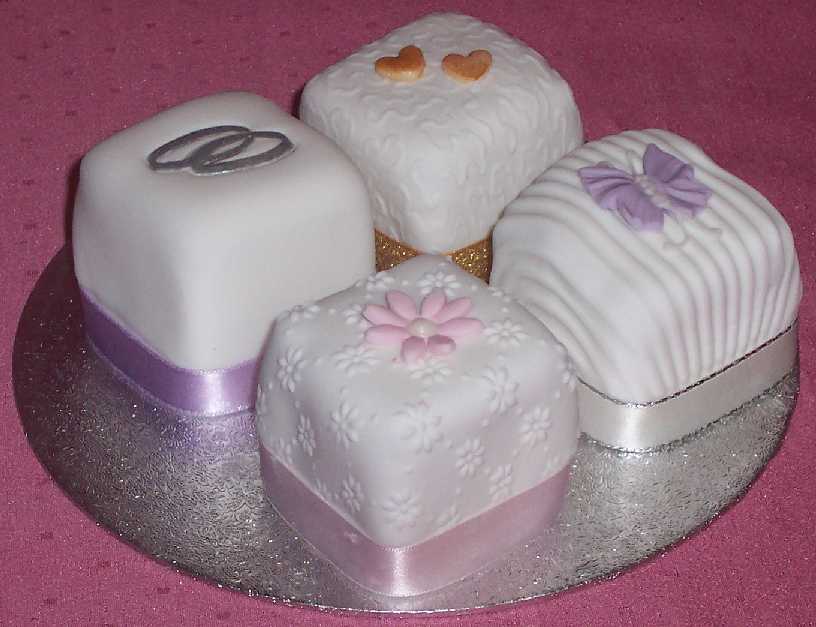  on destination weddings and they showed these square cupcakes