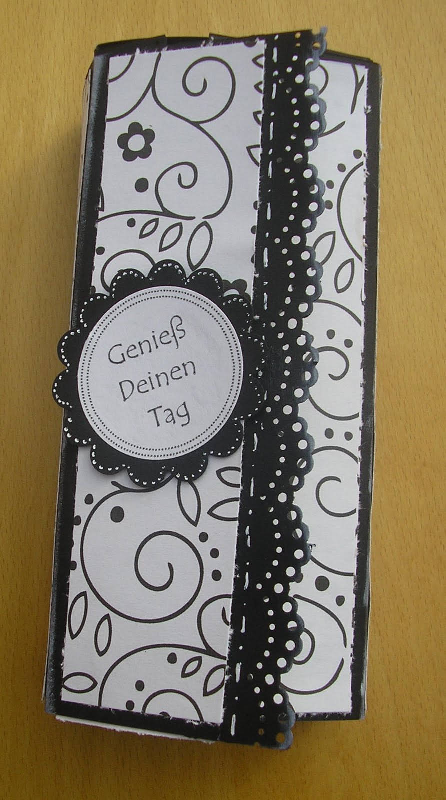 [badeverpackungschwarzweiss.jpg]