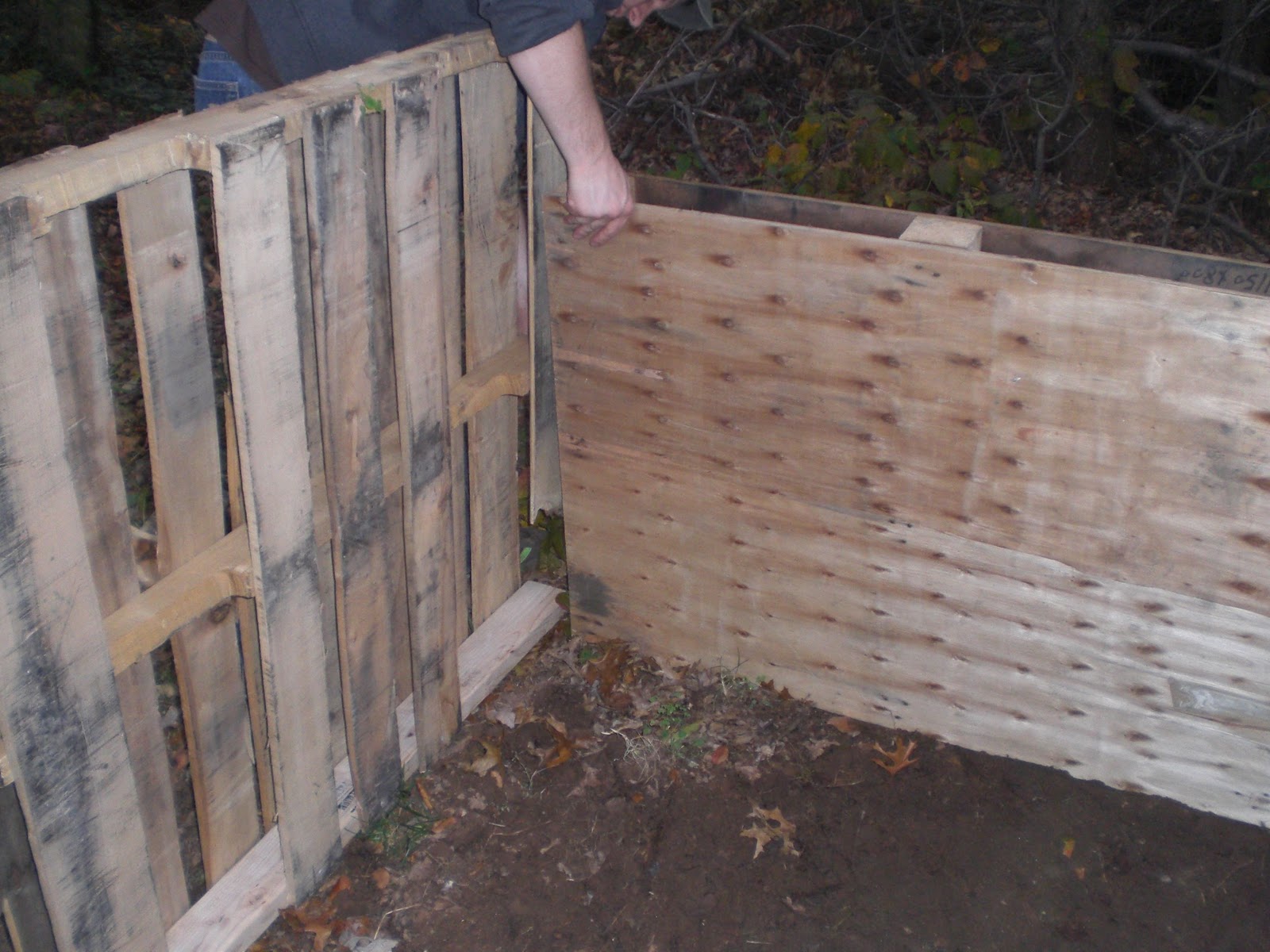 gardening in the boroughs of nyc How to make free compost bins!