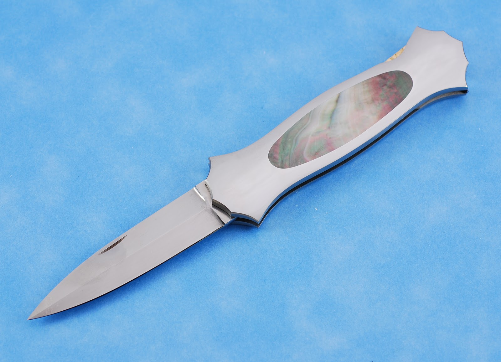 Knifeology Custom Knives Engraving