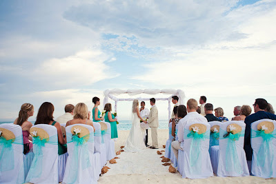 Beautiful Wedding Vows on The Beautiful Pair Exchanged Vows On The Beach With Their Supportive