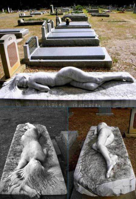 [unusual-tombstones-graves-55.jpg]