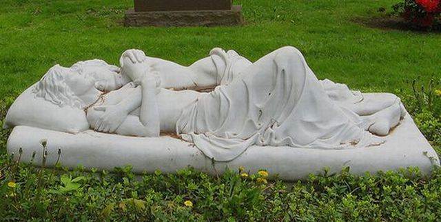 [unusual-tombstones-graves-37.jpg]