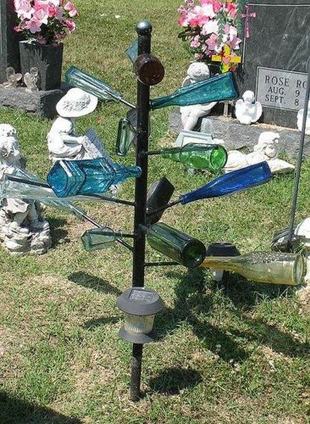 [unusual-tombstones-graves-02.jpg]