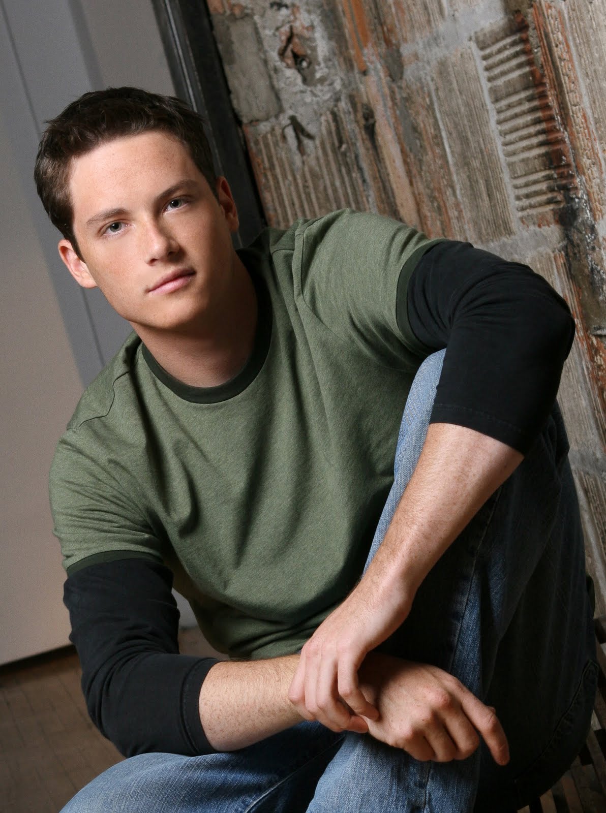 http://3.bp.blogspot.com/_h9RmCuUpsjw/S_2pF1oM82I/AAAAAAAADhU/iXajAMCNYSk/s1600/Jesse+Soffer.jpg
