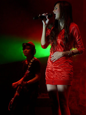 Aura Kasih On Stage