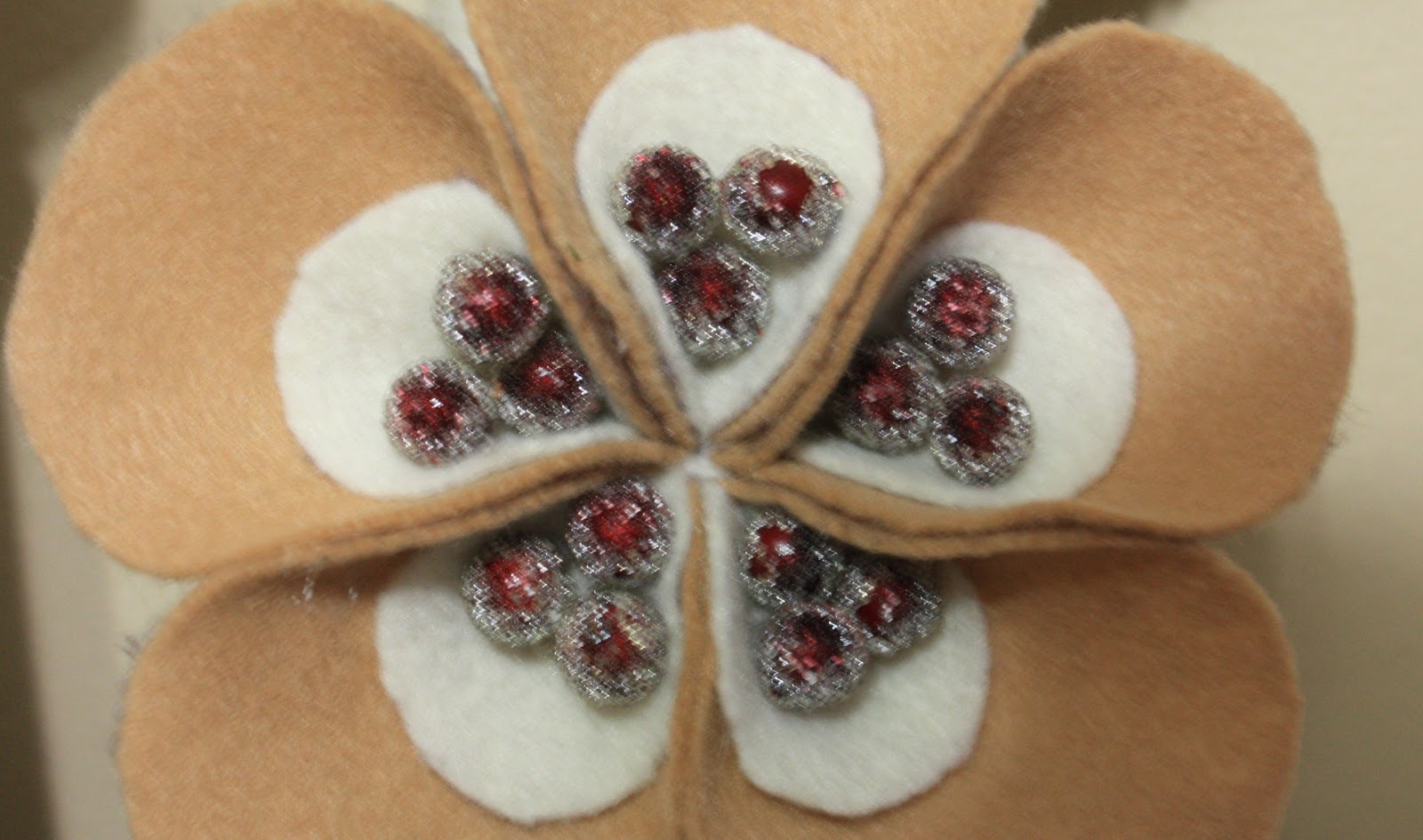 Homestead: Sweet Christmas Yarn Wreath