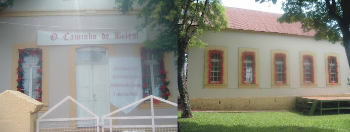 Antiga Igreja - Decoração especial com motivos natalinos.