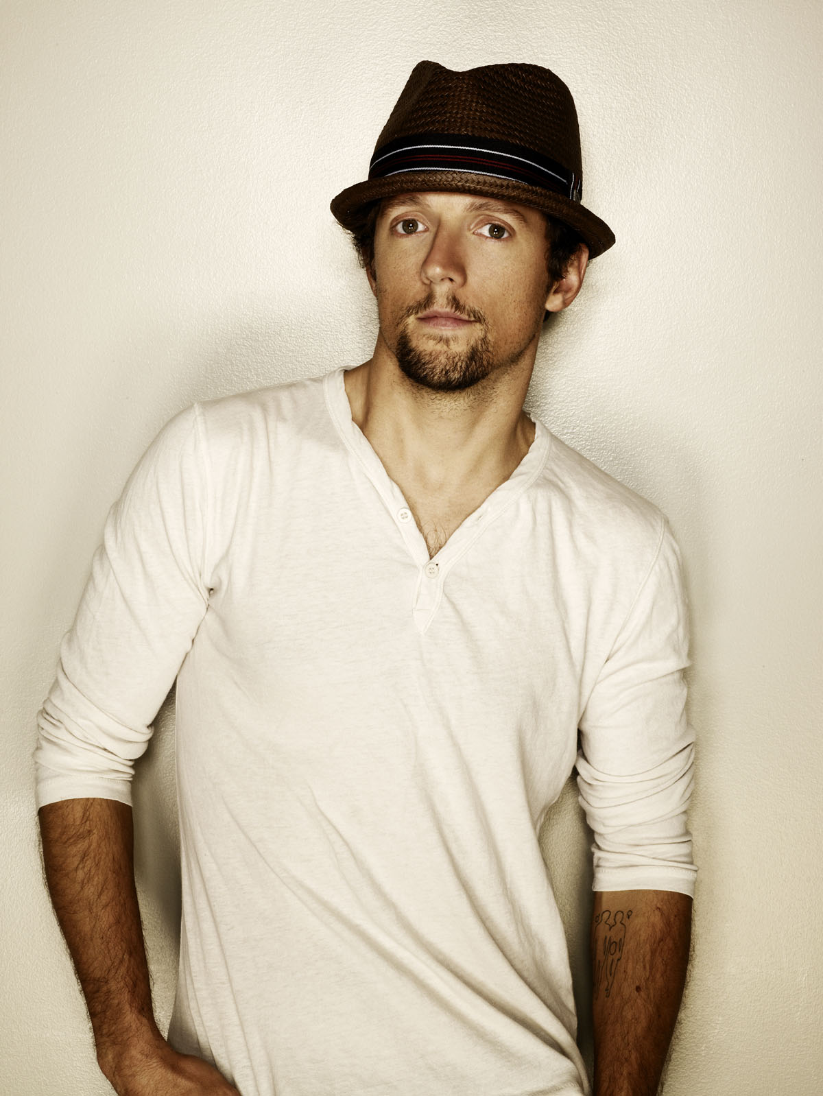 http://3.bp.blogspot.com/_hK_OOhO9A1M/TEeQKHalXwI/AAAAAAAAFrw/9ZgRh21V_e8/s1600/Jason_Mraz_MAIN_PUB_Photo_by_Justin_Ruhl.jpg